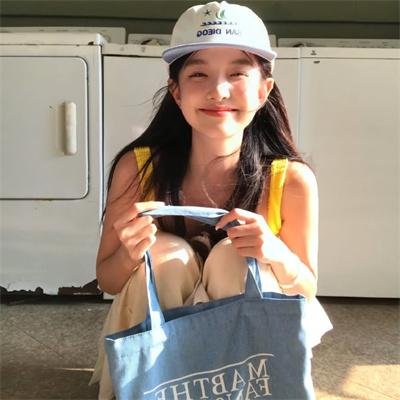 如何培养一个女孩 海报